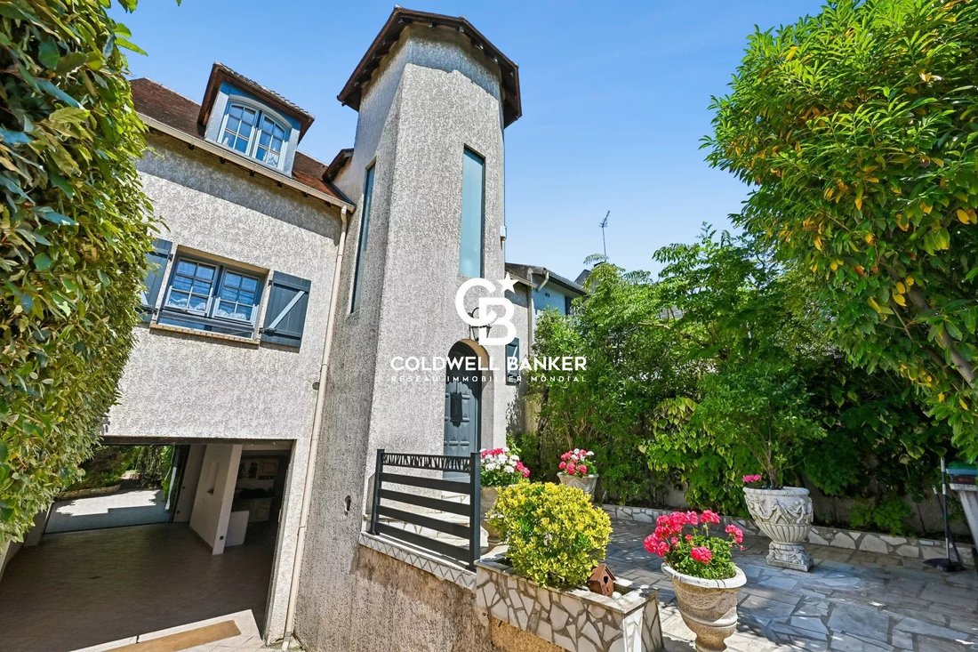 House in Bondy, Ile-de-France, France 2 - 18193686