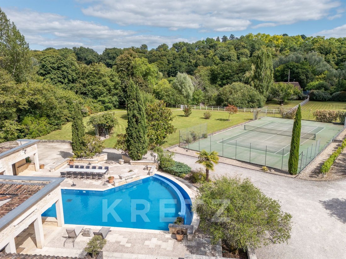 Estate in Carignan-de-Bordeaux, Nouvelle-Aquitaine, France 3 - 18190073