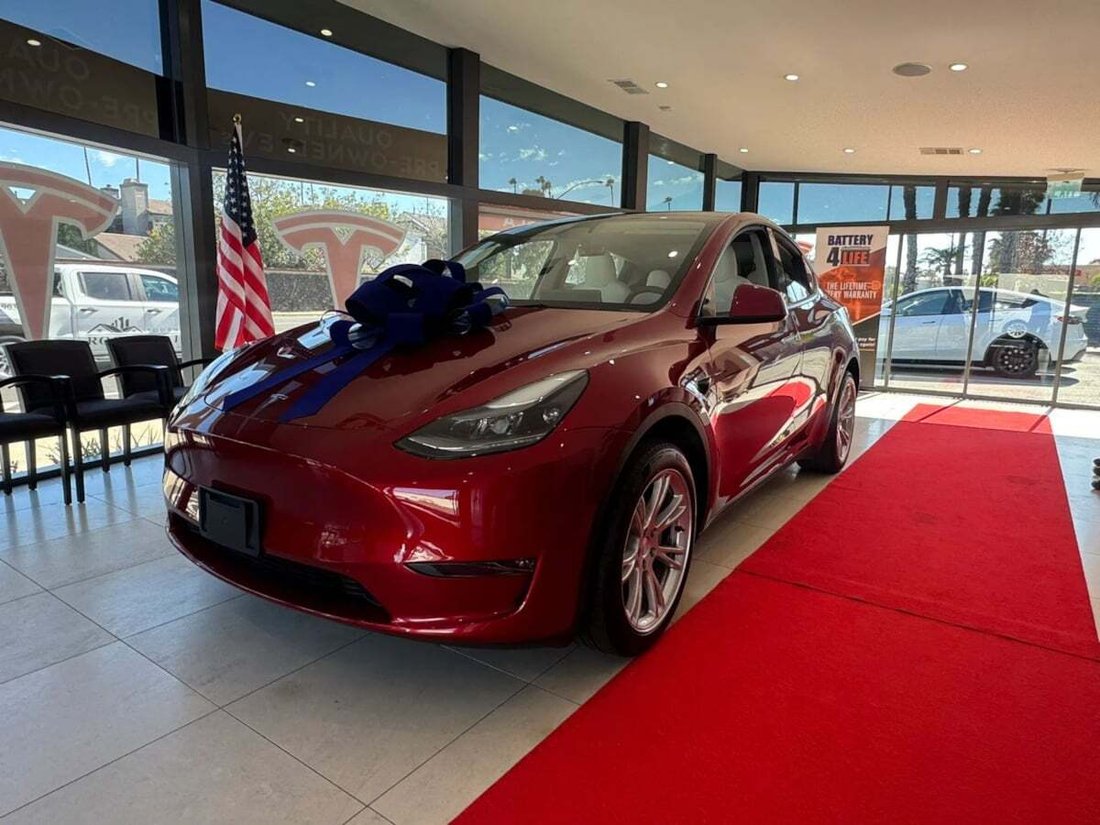 Suv in Newport Beach, CA, United States 5 - 18118361