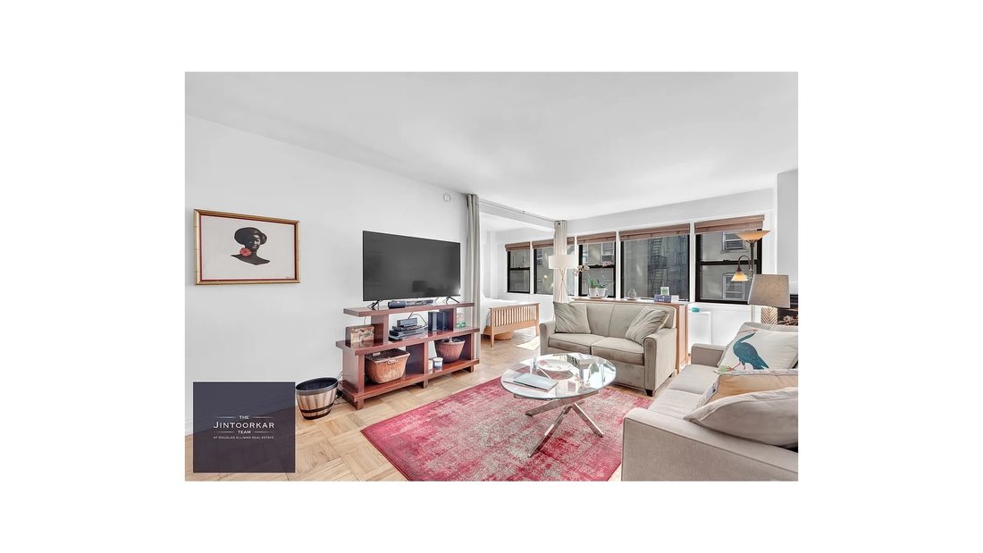 New York, New York, United States 1 - 18190281