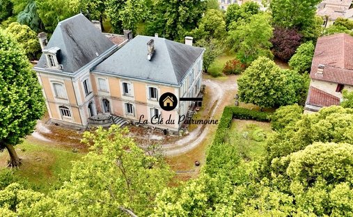 Castle in Chemin de la Vie, Ambares-et-Lagrave, France 1