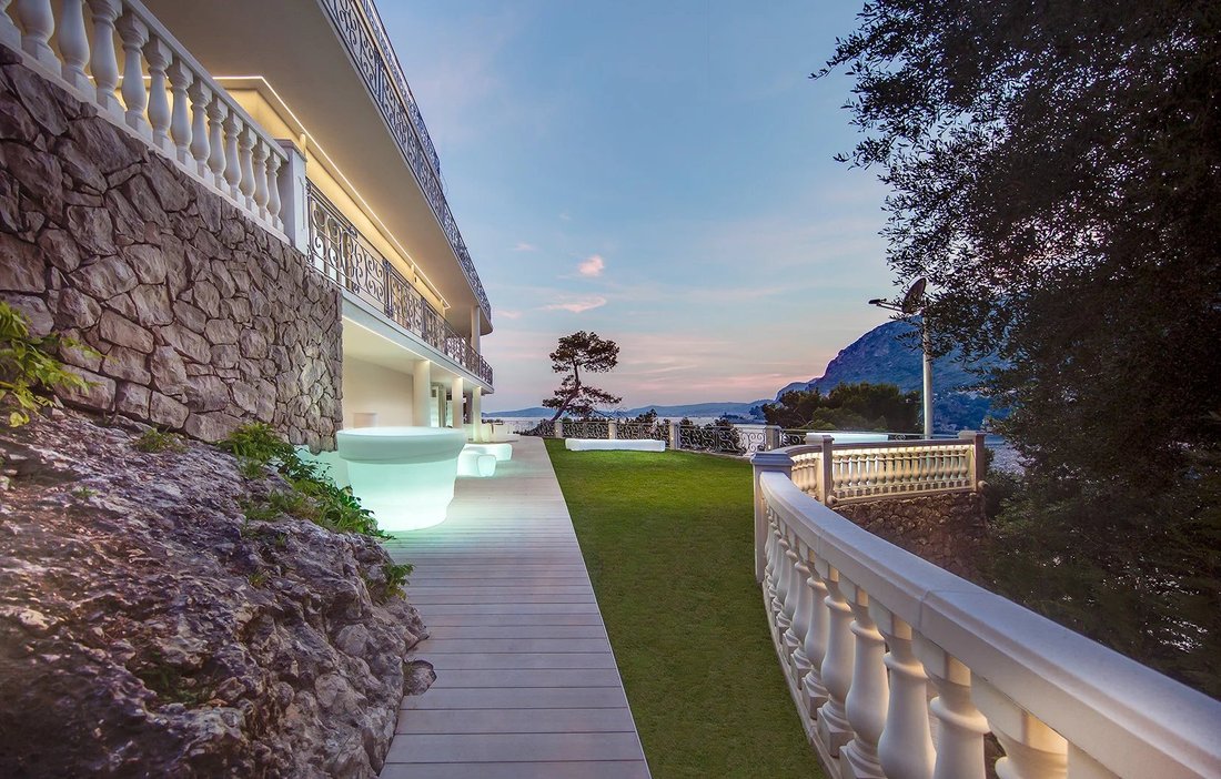Villa in French Riviera, Provence-Alpes-Côte d'Azur, France 4 - 18188125
