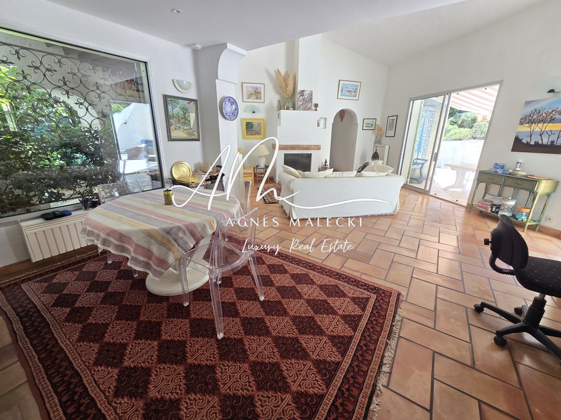 Estate in Gassin, Provence-Alpes-Côte d'Azur, France 3 - 18192567