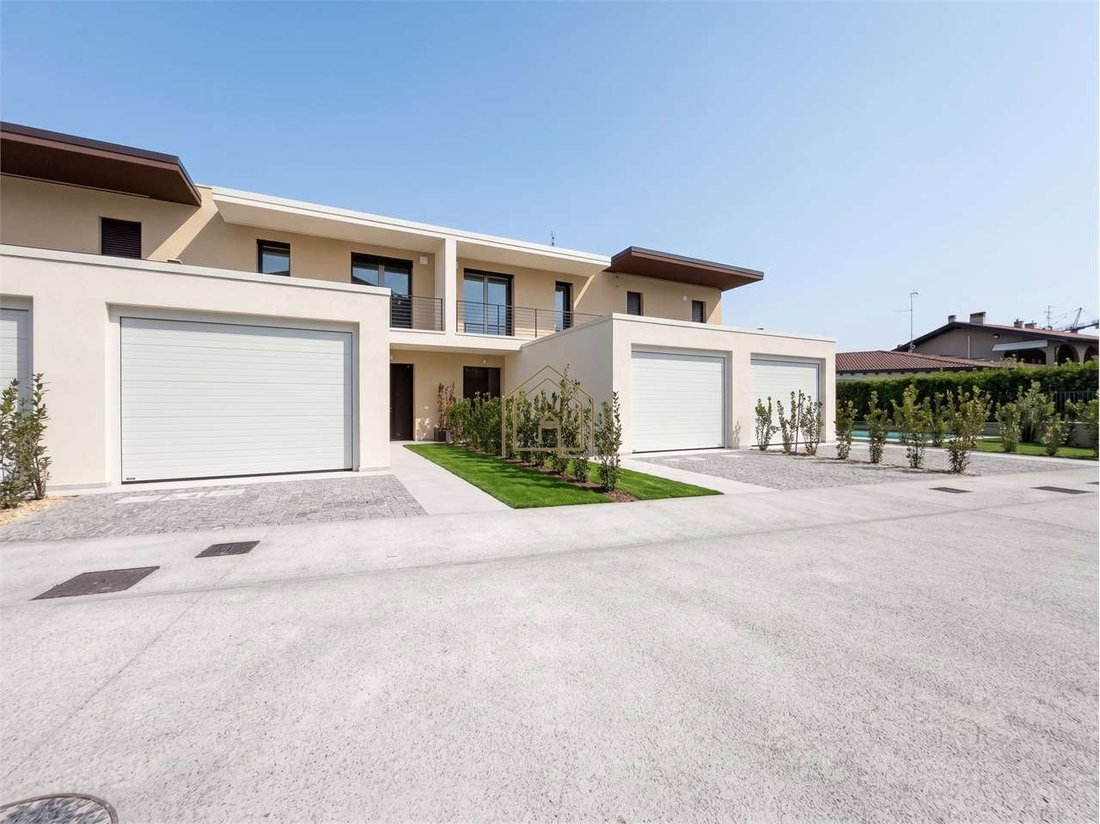 Villa in Rivoltella, Desenzano del Garda, Lombardy 2 - 15690353