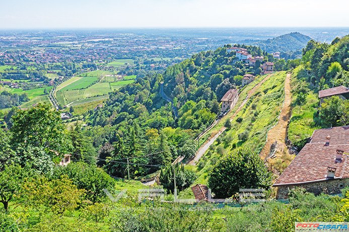 Estate in Bergamo, Lombardy, Italy 4 - 11996052
