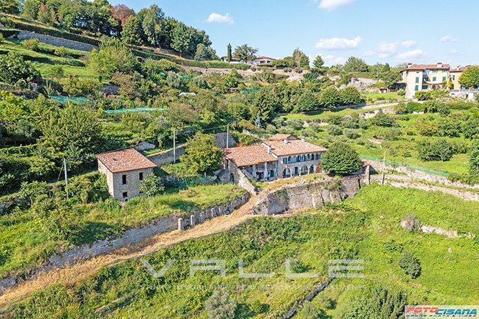 Estate in Bergamo, Lombardy, Italy 2 - 11996052
