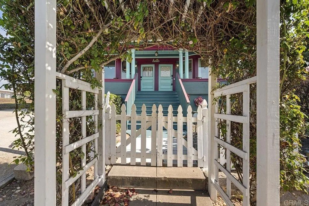 San Diego, California, United States 2 - 18189036