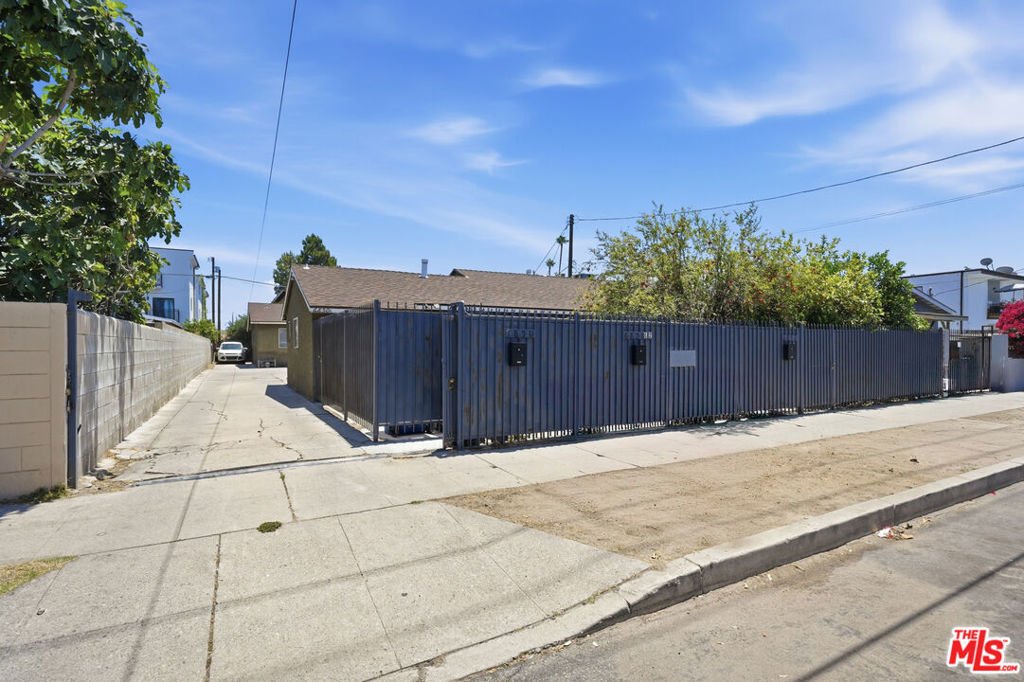 Los Angeles, California, United States 5 - 18193348