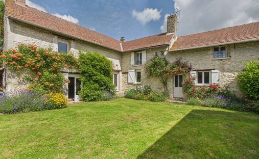 House in Nery, Hauts-de-France, France 1