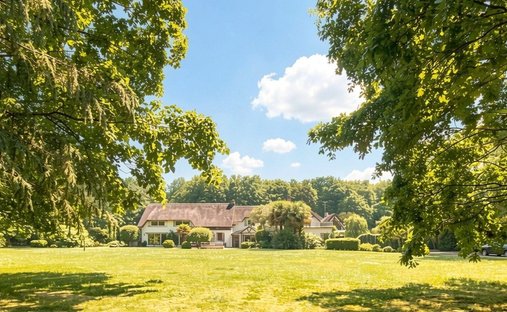 Estate in Houdan, Ile-de-France, France 1