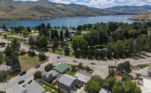 House in Chelan, Washington, United States 1