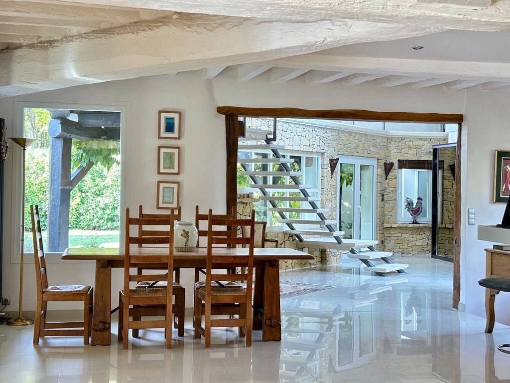 Estate in Houdan, Ile-de-France, France 5 - 18189479
