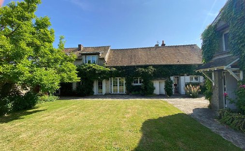 Estate in Houdan, Ile-de-France, France 1
