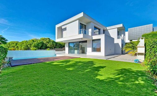 Villa in Vilanova i la Geltru, Catalonia, Spain 1