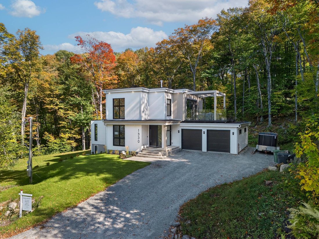 House in Mont-Tremblant, Quebec, Canada 2 - 17342911