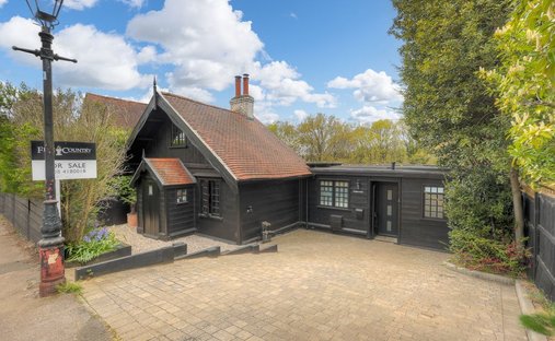 House in Loughton, England 1