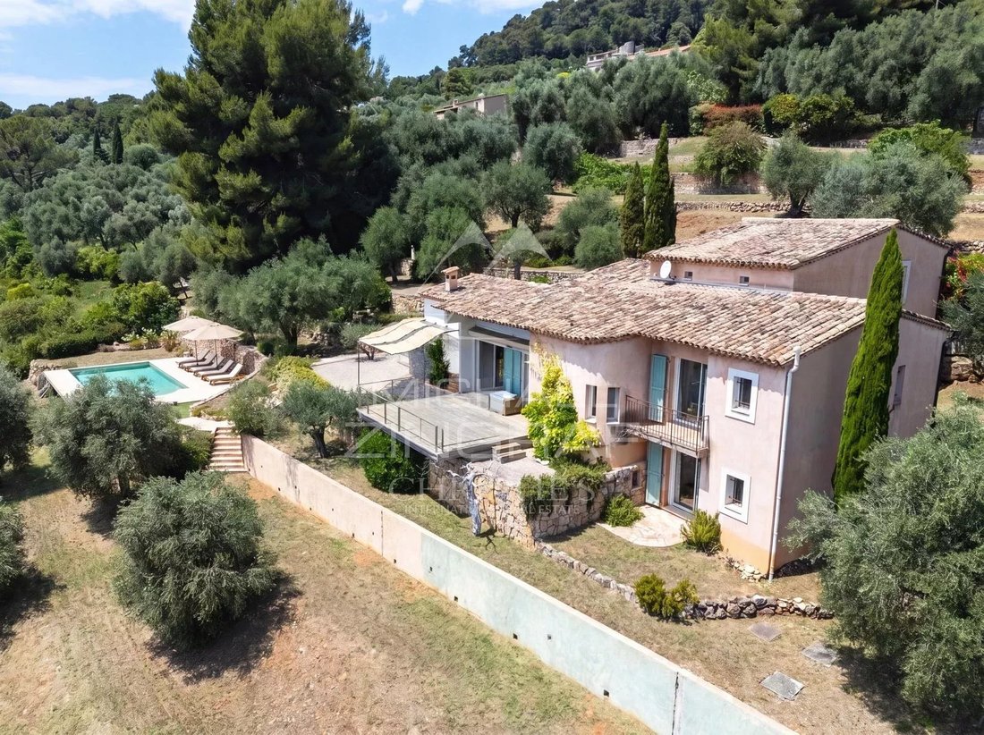 Villa in Grasse, Provence-Alpes-Côte d'Azur, France 1 - 18144343