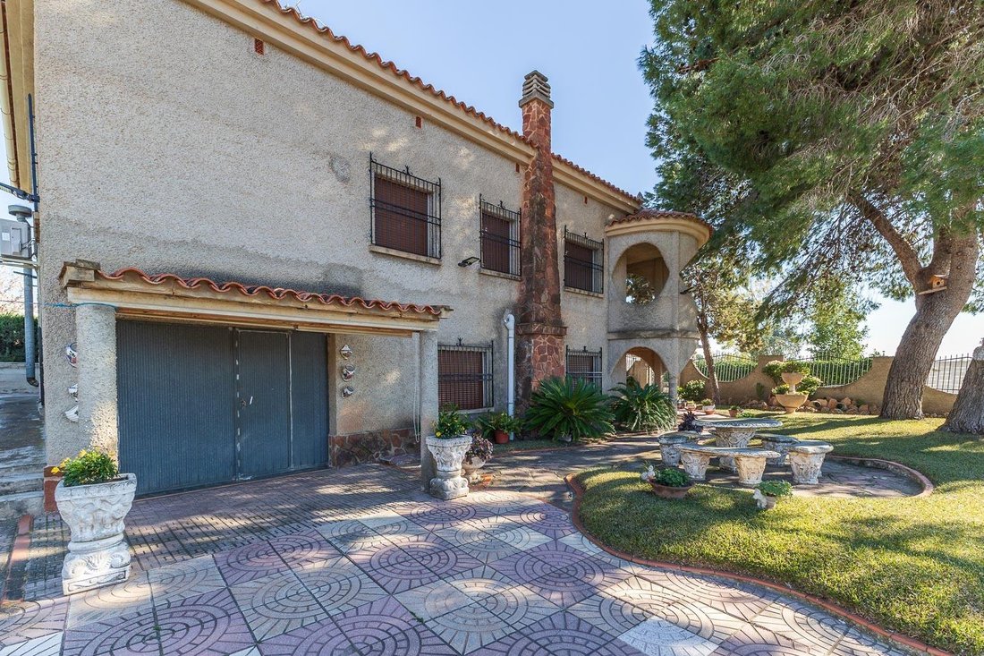 Villa in la Pobla de Vallbona, Valencian Community, Spain 4 - 18196998