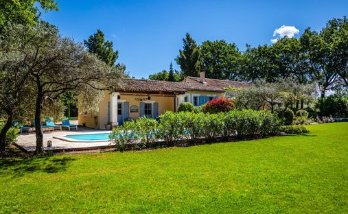 Estate in Gordes, Provence-Alpes-Côte d'Azur, France 1