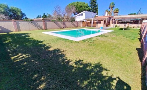 Chalet in Chiclana de la Frontera, Andalusia, Spain 1
