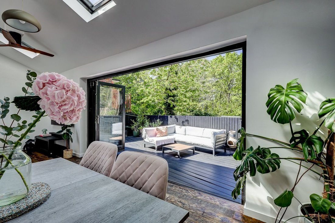 Haus in Loughton, England 2 - 18196763