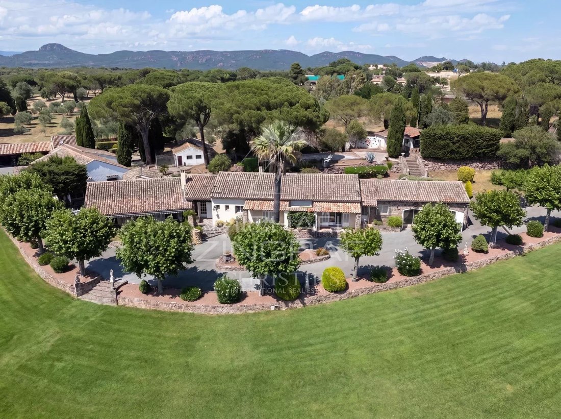 Estate in Nord RN, Puget-sur-Argens, France 1 - 18144359