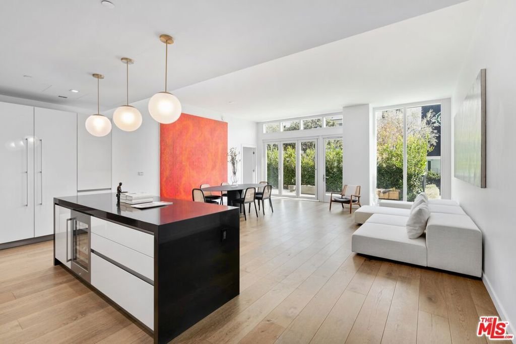 Condo in West Hollywood, California, United States 4 - 18196424