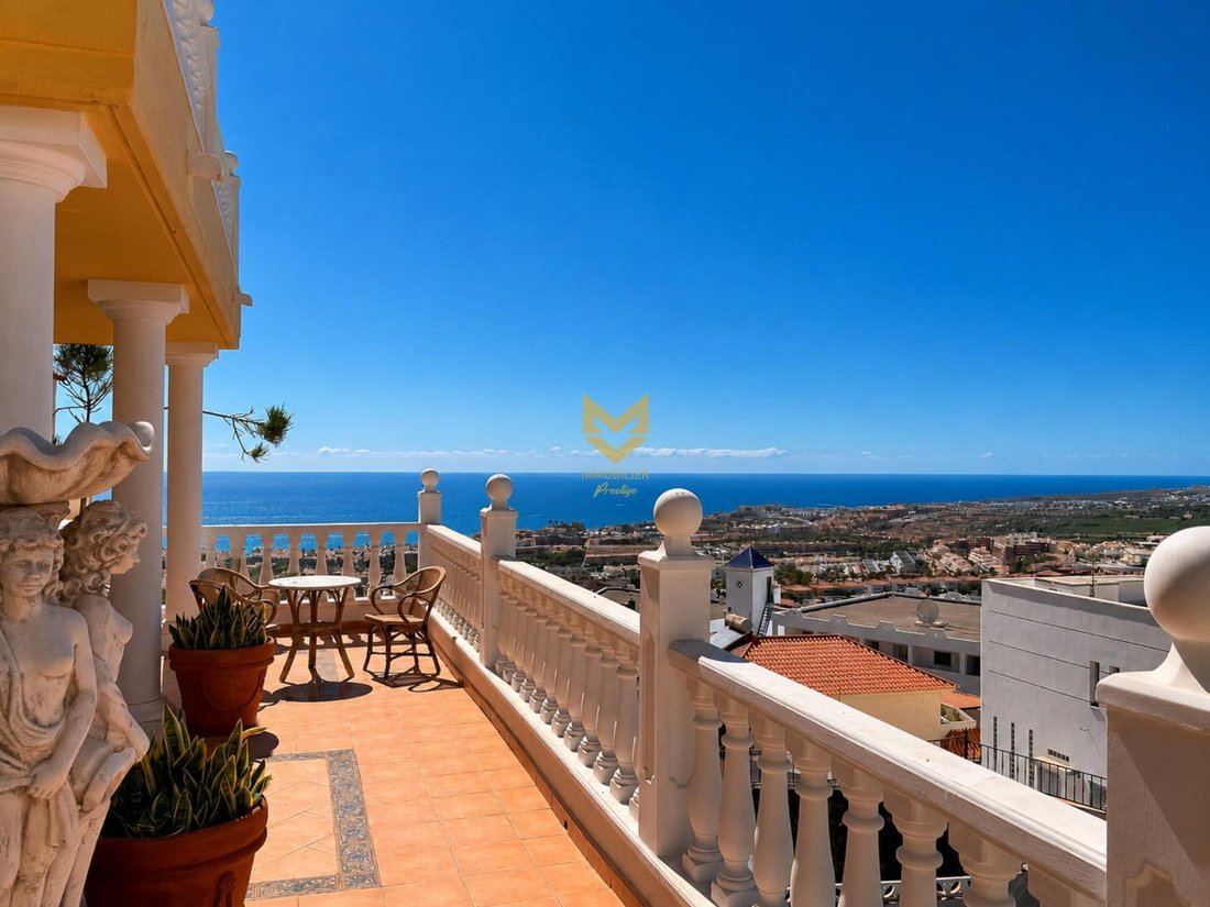 Villa in Costa Adeje, Adeje, Canary Islands 1 - 18196611