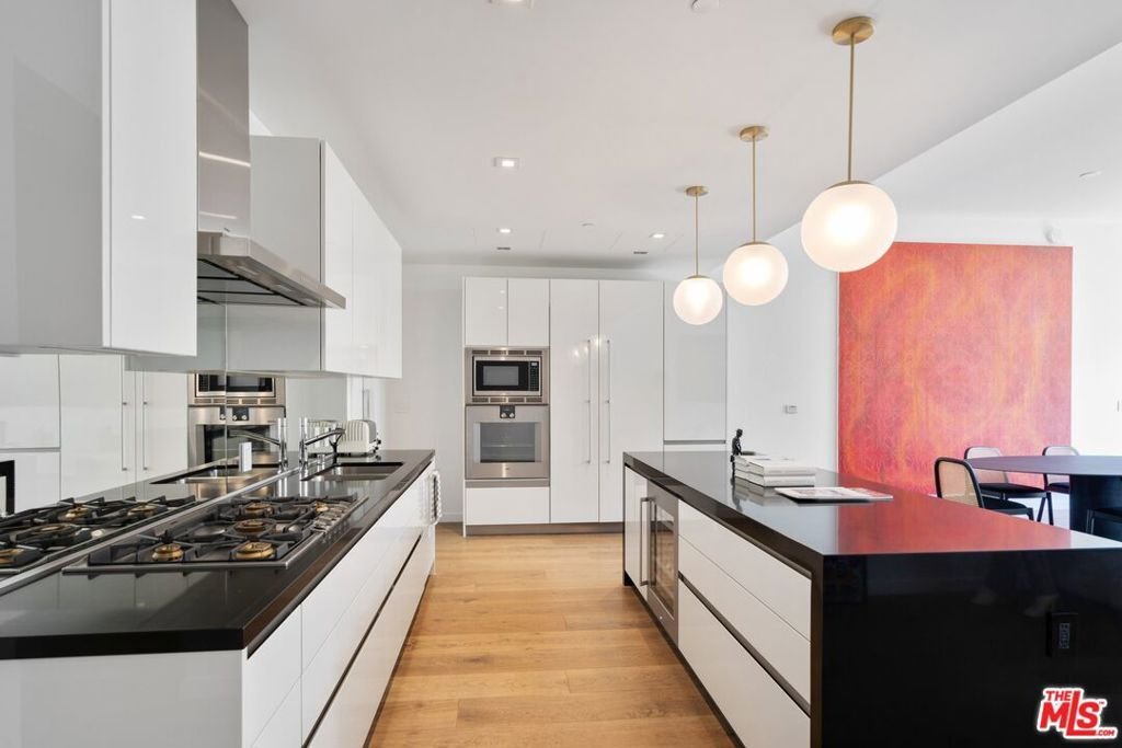 Condo in West Hollywood, California, United States 5 - 18196424