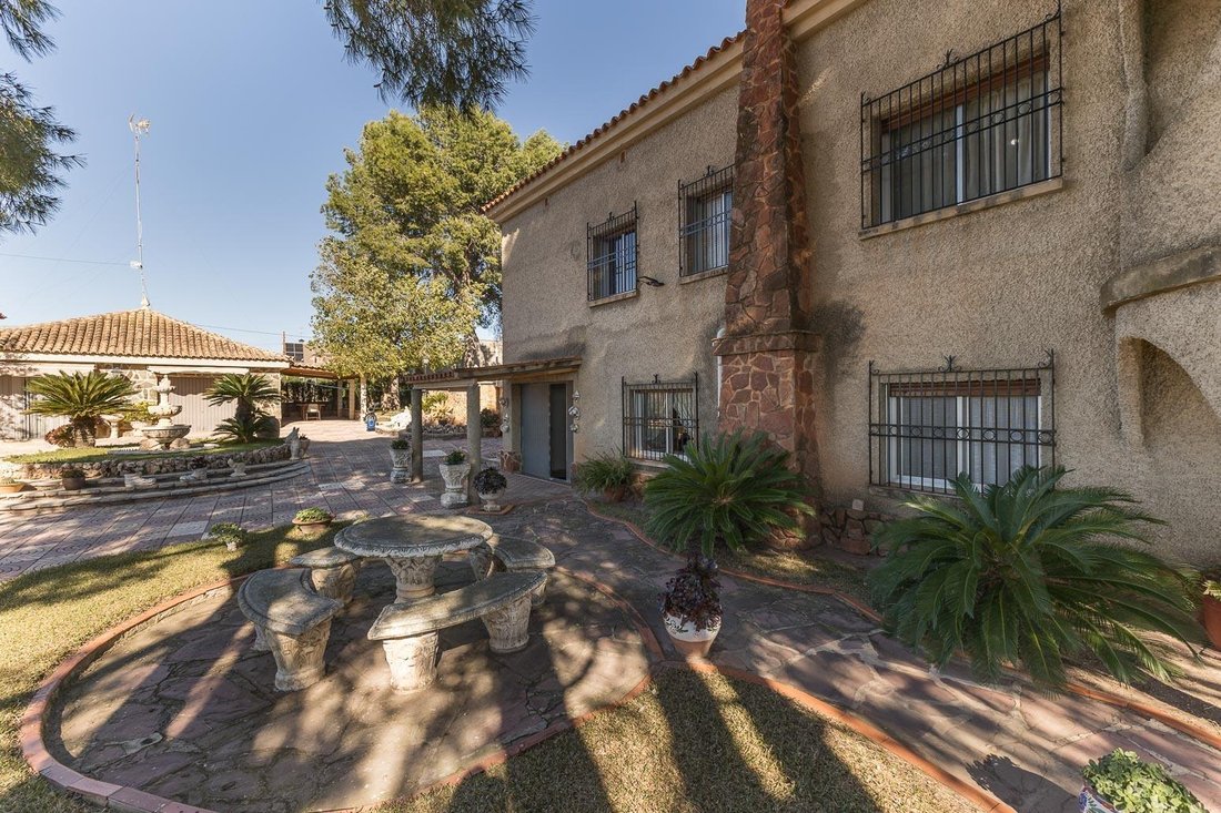 Villa in la Pobla de Vallbona, Valencian Community, Spain 5 - 18196998