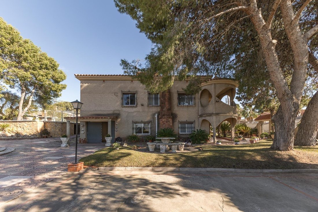 Villa in la Pobla de Vallbona, Valencian Community, Spain 1 - 18196998