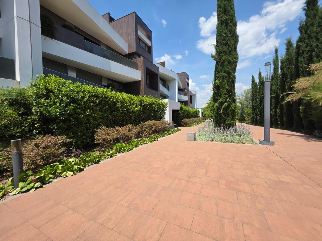 Apartment in Somosaguas, Pozuelo de Alarcon, Comunidad de Madrid 1 - 18196283
