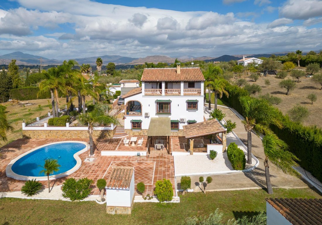 Finca in Alhaurin el Grande, Andalusia, Spain 1 - 18196092