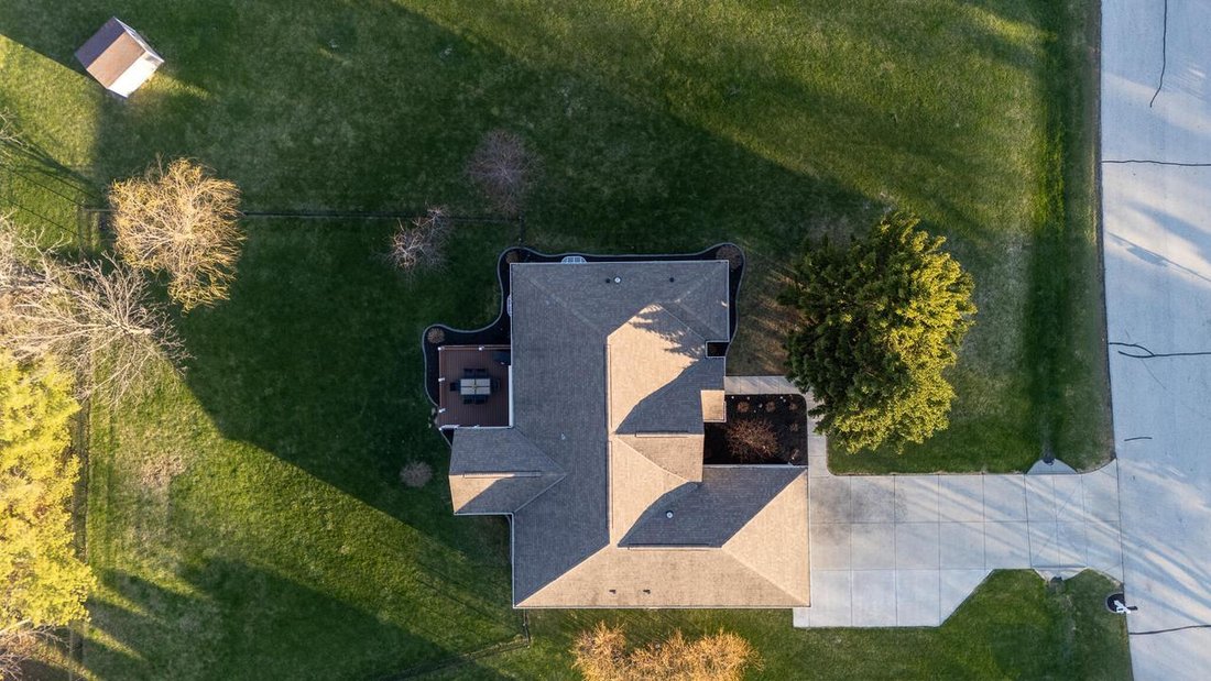 House in Waukesha, Wisconsin, United States 4 - 18196576