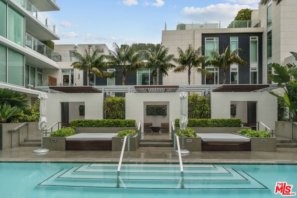 Condo in West Hollywood, California, United States 2 - 18196424
