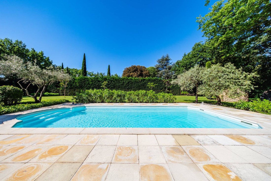 Estate in Gordes, Provence-Alpes-Côte d'Azur, France 3 - 18196936