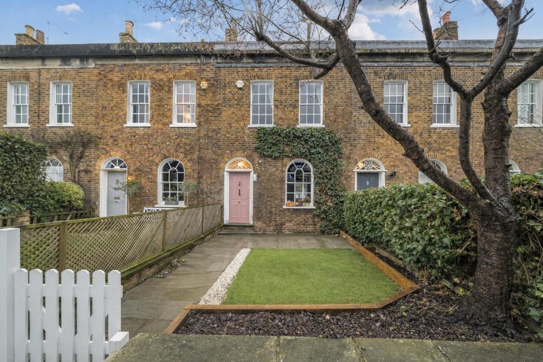 House in Windsor, England 1 - 18191280