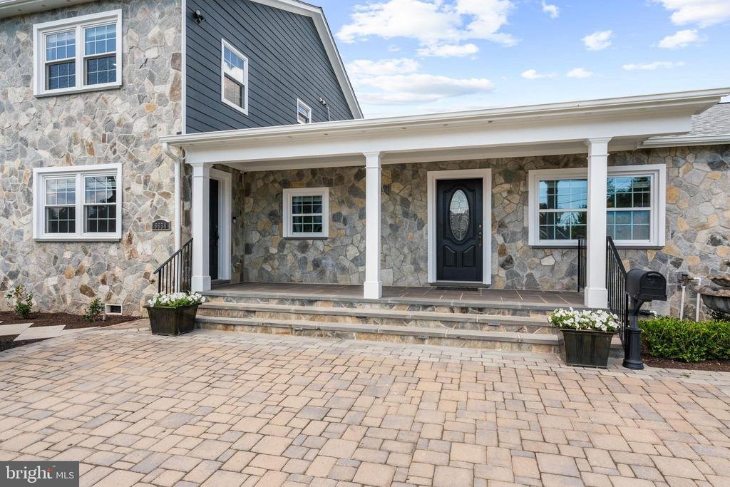 House in West Falls Church, Virginia, United States 3 - 18196171