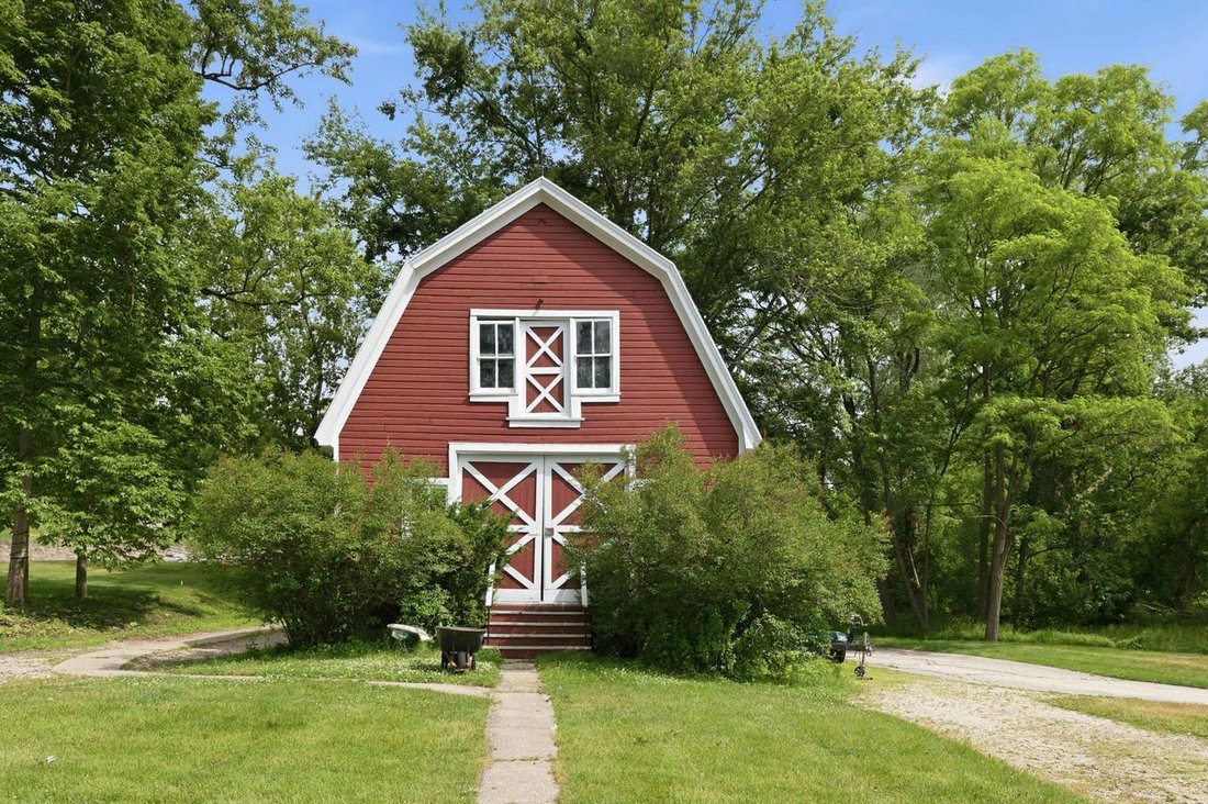 House in Pewaukee, Wisconsin, United States 3 - 18196582
