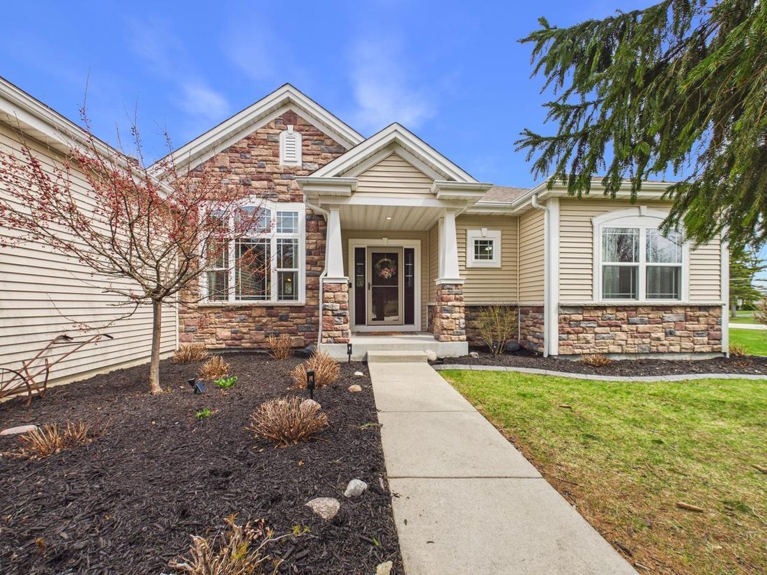 House in Waukesha, Wisconsin, United States 1 - 18196576