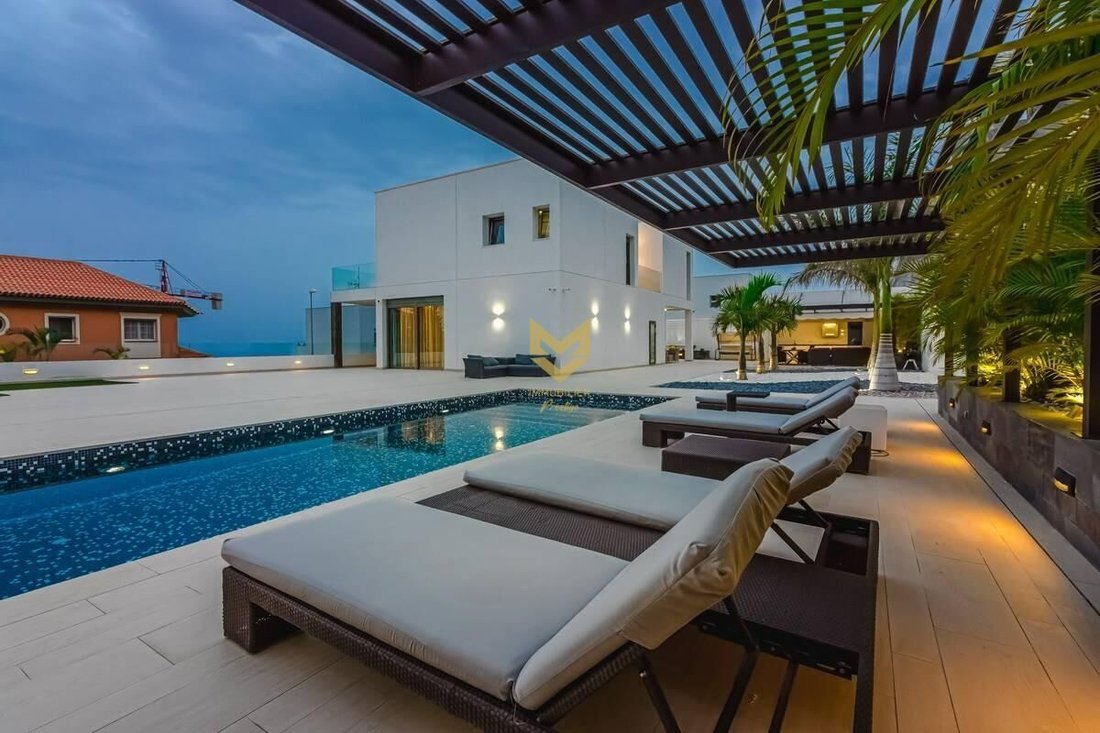 Villa in Costa Adeje, Adeje, Canary Islands 1 - 18196387
