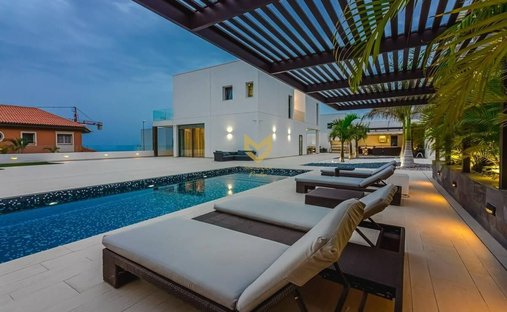 Villa in Costa Adeje, Adeje, Canary Islands 1