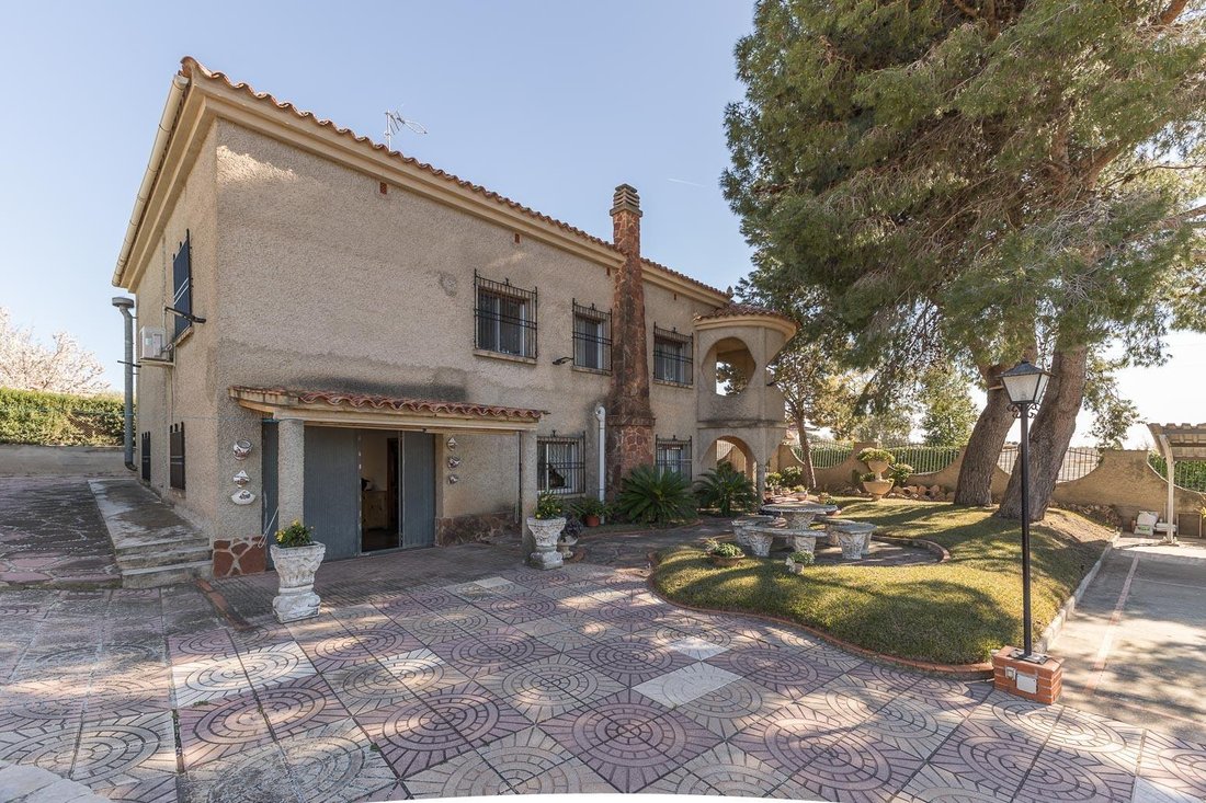 Villa in la Pobla de Vallbona, Valencian Community, Spain 3 - 18196998