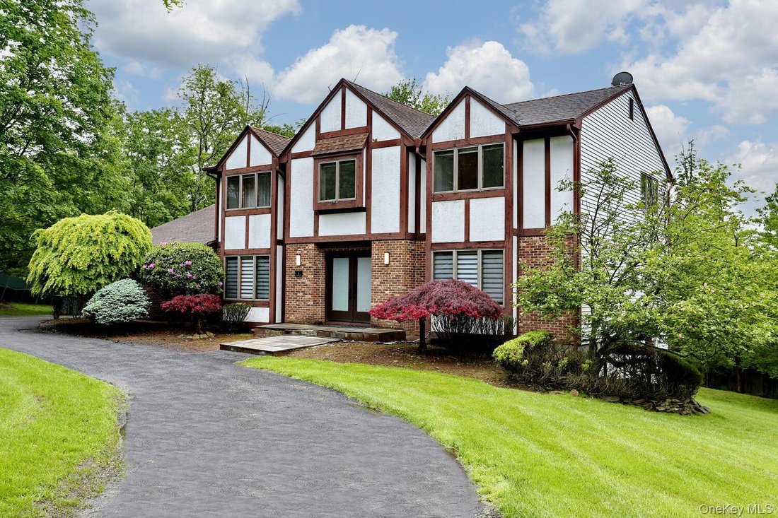 House in Airmont, New York, United States 2 - 18196119