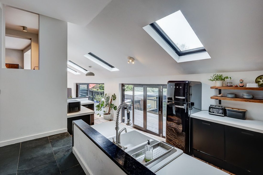 House in Loughton, England 2 - 18196763