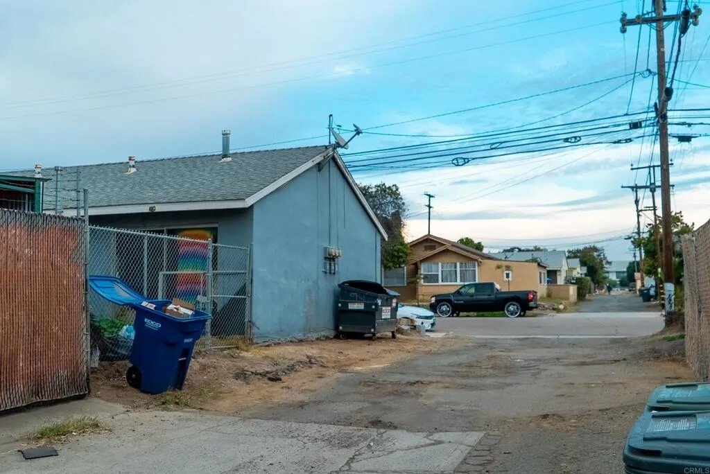 National City, California, United States 5 - 18196351