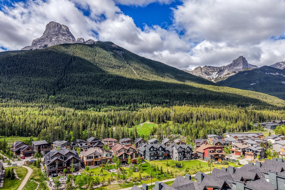 Condo in Canmore, Alberta, Canada 2 - 18197243
