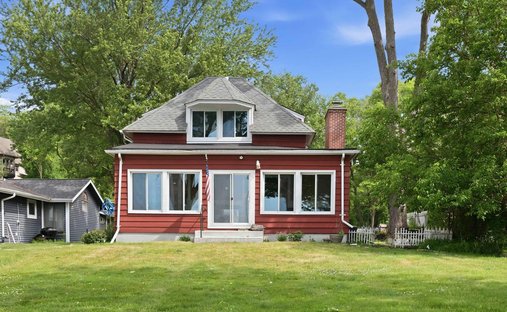 House in Pewaukee, Wisconsin, United States 1