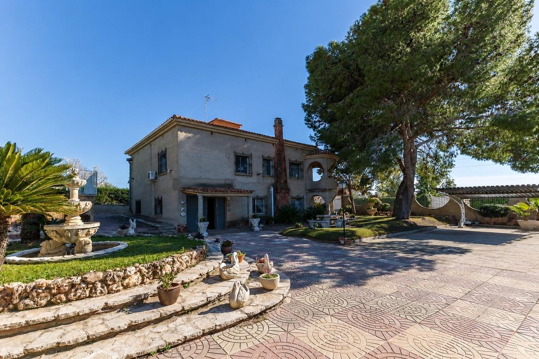 Villa in la Pobla de Vallbona, Valencian Community, Spain 2 - 18196998