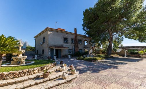 Villa in la Pobla de Vallbona, Valencian Community, Spain 1